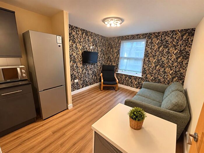 3 Bedroom Flat To Rent In St Andrews Close, Canterbury, CT1