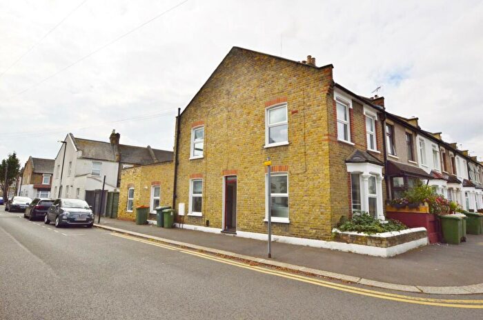 5 Bedroom House To Rent In Brock Road, Plaistow, E13