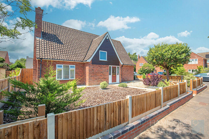 3 Bedroom Chalet For Sale In Kingston Square, Norwich, NR4