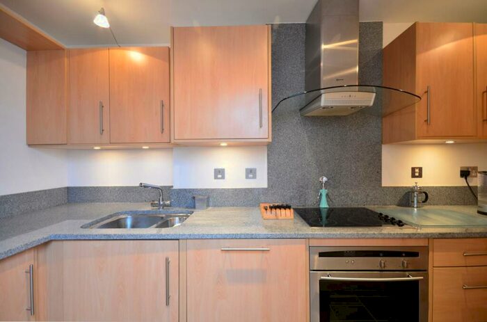 2 Bedroom Flat To Rent In Hoxton Square, Hoxton, London, N1