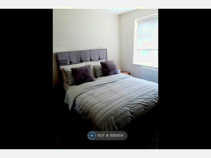 2 Bedroom Flat To Rent In Barlow Moor Court, Manchester, M20