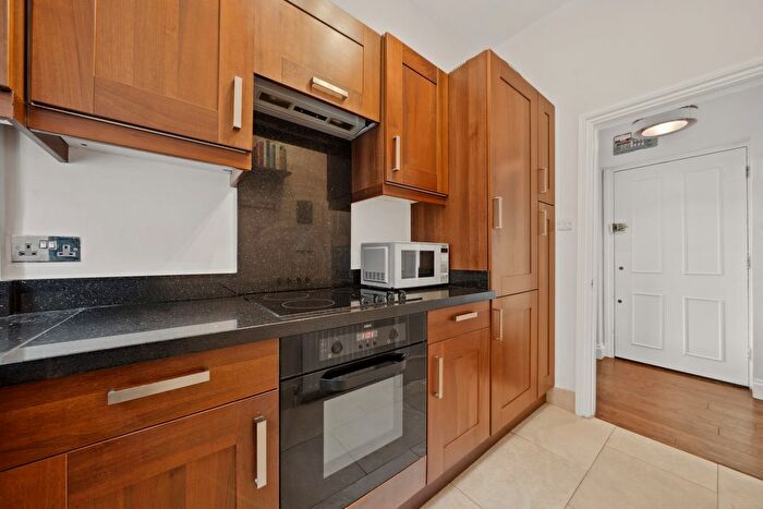 2 Bedroom Flat For Sale In Carleton Road, London, N7