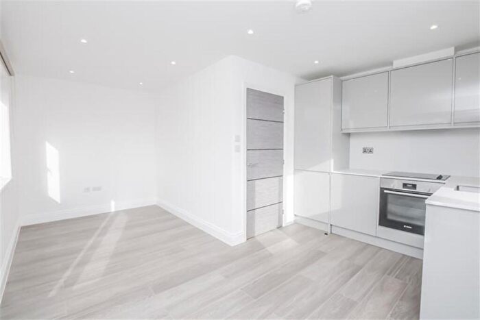 2 Bedroom End Of Terrace House To Rent In Newstead Court, Brent Street, Hendon, NW4