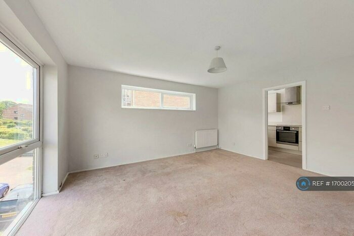 2 Bedroom Flat To Rent In High Birch Court, New Barnet, Barnet, EN4