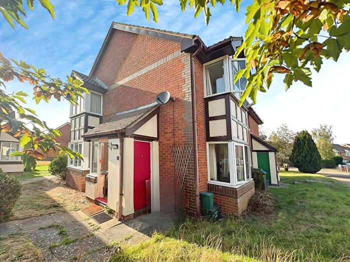 1 Bedroom Terraced House For Sale In Hawfinch, Aylesbury, HP19