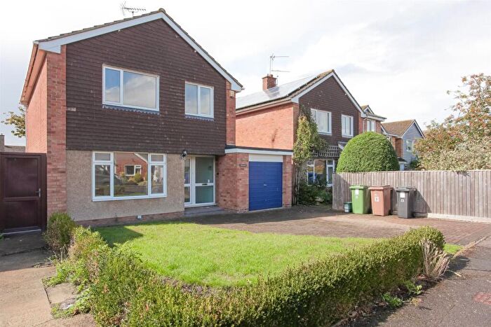 3 Bedroom Detached House To Rent In Meadow Close, Grove, Wantage, OX12