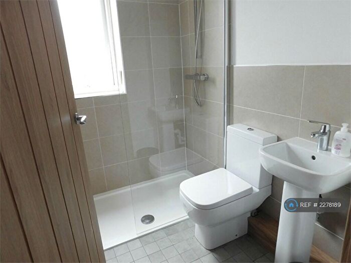 2 Bedroom Flat To Rent In Albion Mews, Manchester, M25