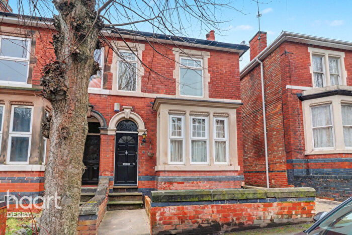 3 Bedroom Semi Detached House For Sale In Vicarage Avenue, Derby, DE23