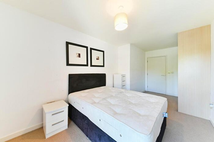 2 Bedroom Flat To Rent In Crowder Street, London, E1