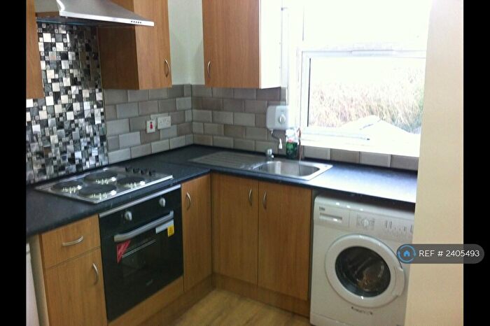 Studio To Rent In Causeway Green Road, Sandwell, B68