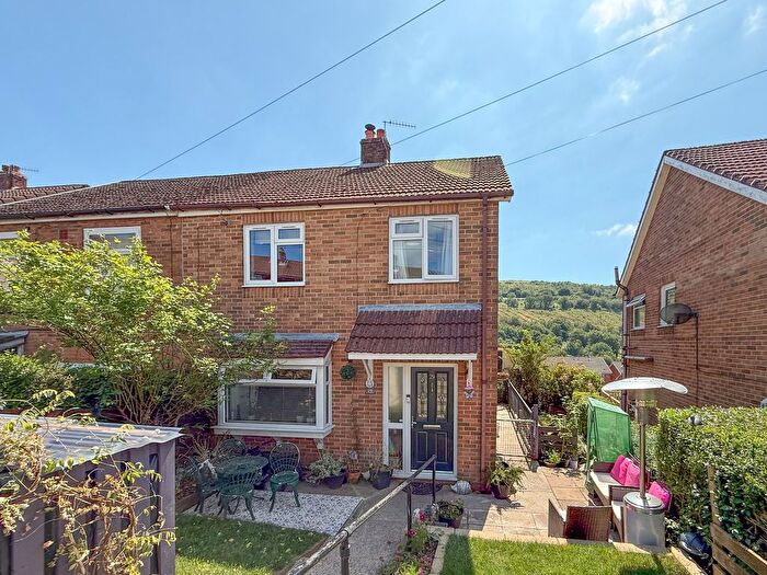 3 Bedroom Semi-Detached House For Sale In Newlyn Road, Newbridge, NP11