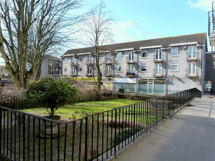 2 Bedroom Property To Rent In Town End, Caterham, CR3