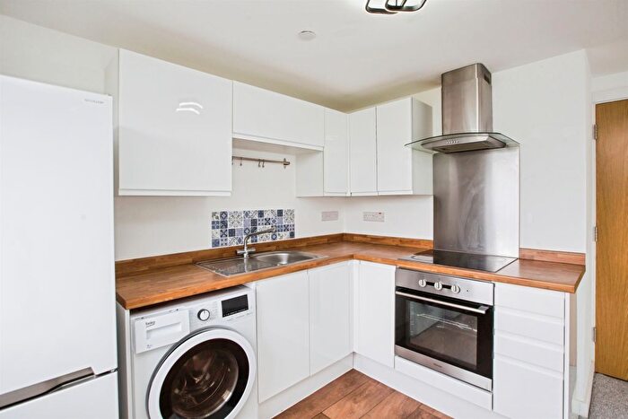1 Bedroom Flat For Sale In Mixenden Road, Halifax, HX2