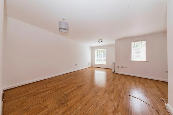 2 Bedroom Flat To Rent In Manning Gardens, Croydon, CR0
