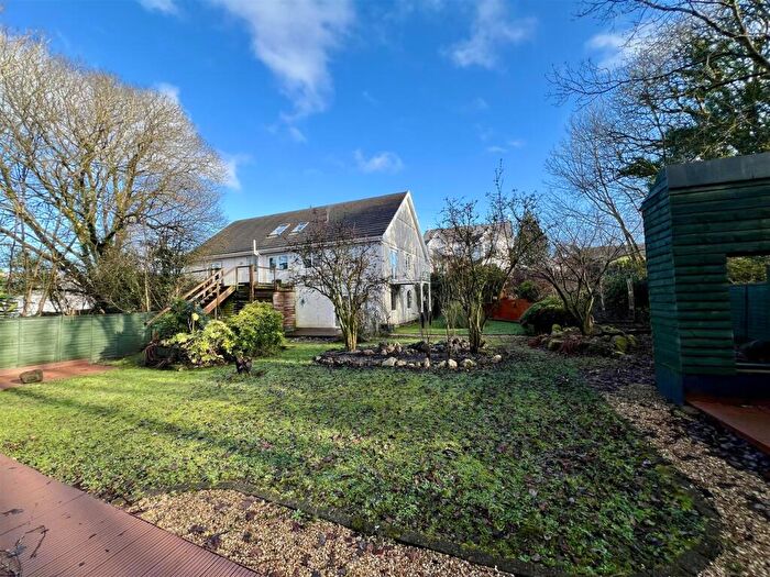 3 Bedroom Detached House For Sale In Deri Road, Glanamman, Ammanford, SA18