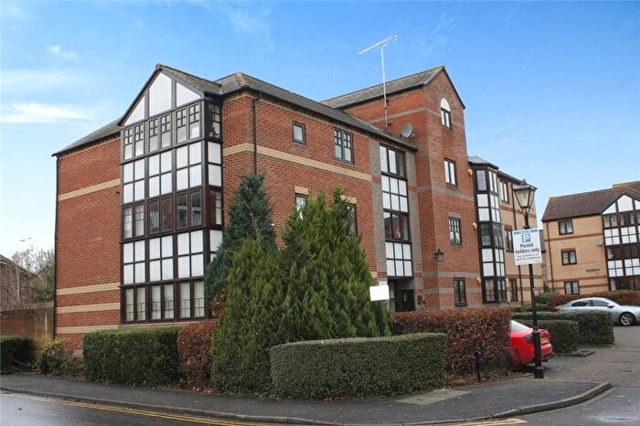 2 Bedroom Apartment To Rent In Swan Place, Reading, Berkshire, RG1