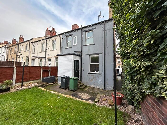 2 Bedroom Terraced House To Rent In South Parade, Cleckheaton, West Yorkshire, BD19