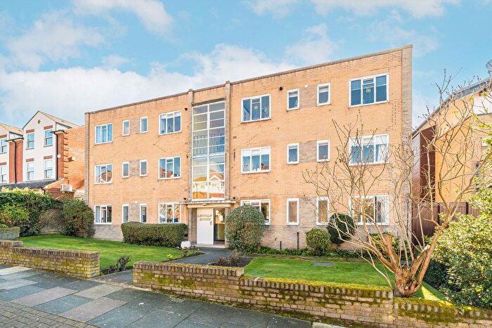 2 Bedroom Flat To Rent In Sudbrooke Road, London, SW12