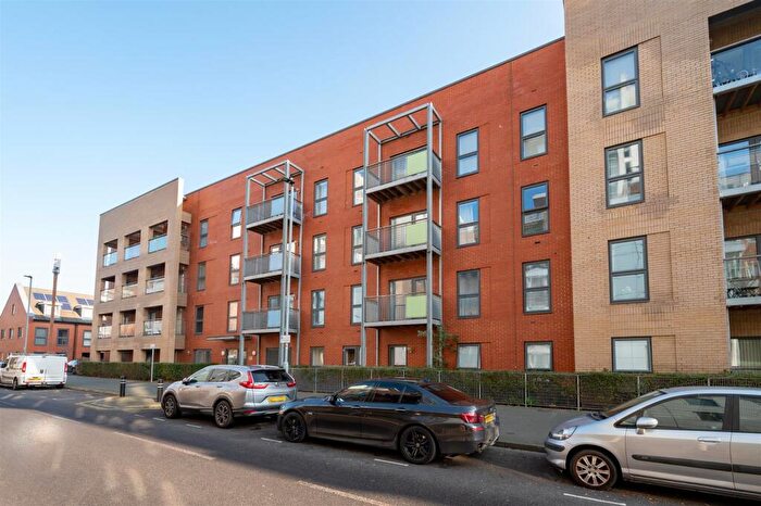 2 Bedroom Apartment To Rent In Cross Street, Portsmouth, PO1