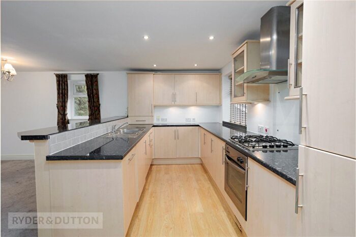 2 Bedroom Flat For Sale In Wellington Road, Greenfield, Saddleworth, OL3