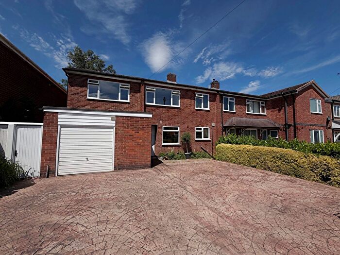 4 Bedroom Semi-Detached House For Sale In Fishponds Road, Kenilworth, CV8
