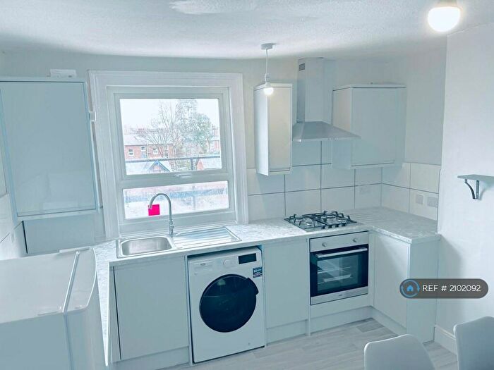 2 Bedroom Flat To Rent In Waylen Street, Reading, RG1