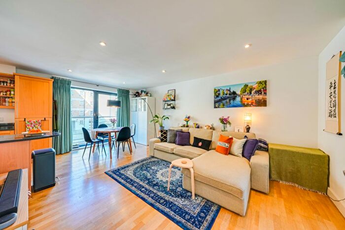 2 Bedroom Flat For Sale In East Smithfield, London, E1W