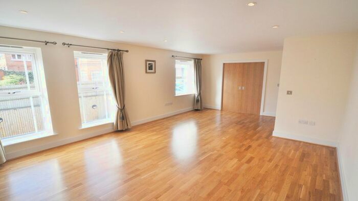 2 Bedroom Flat To Rent In Frances Road, Windsor, SL4