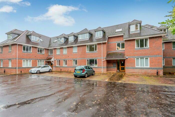 2 Bedroom Flat To Rent In Bassett Green Road, SO16