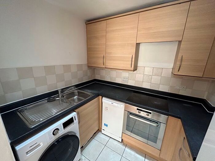 2 Bedroom Flat To Rent In Highfield Road, Feltham, TW13