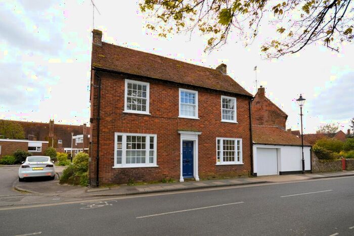 3 Bedroom Detached House To Rent In Priory Road, Chichester, PO19