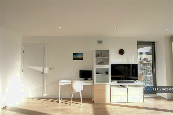 1 Bedroom Flat To Rent In St Paul's Way, London, E3