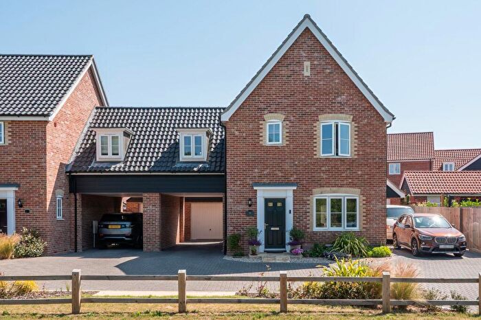 3 Bedroom Link Detached House For Sale In A Charming Ready To Move Into Bedroom Home, Well-Placed For Holt Town And Countryside, NR25