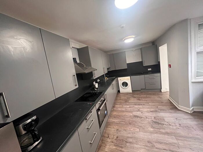 4 Bedroom Terraced House To Rent In Waverley Road, Walthamstow, E17