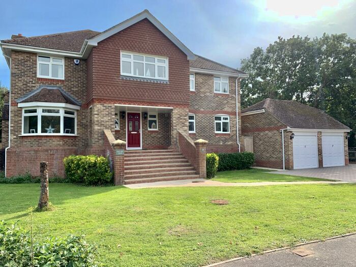 5 Bedroom Detached House To Rent In Seafarers Walk, Hayling Island, PO11