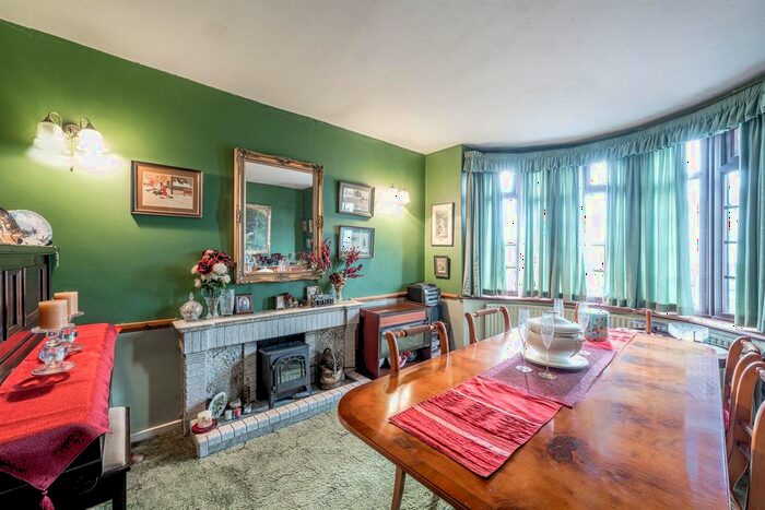 4 Bedroom Detached House For Sale In Maidensbridge Road, Wall Heath, DY6