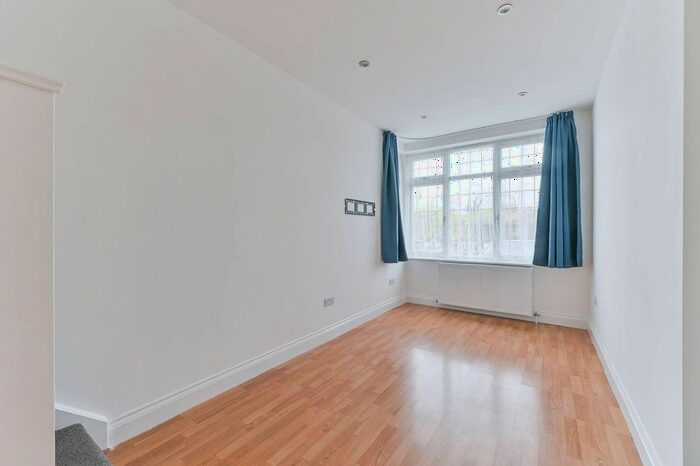 2 Bedroom Flat To Rent In Sandy Lane South, Wallington, SM6
