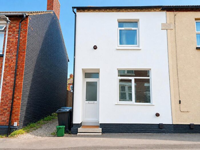 3 Bedroom Semi Detached House For Sale In Pemberton Street, Rushden, NN10