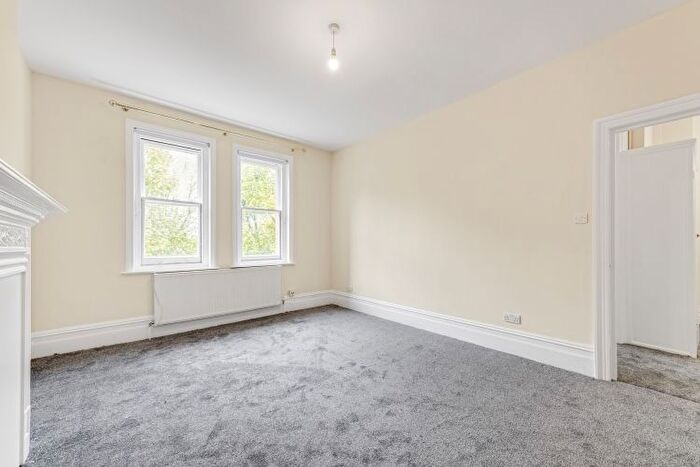 3 Bedroom Flat To Rent In Grantully Road, London, W9