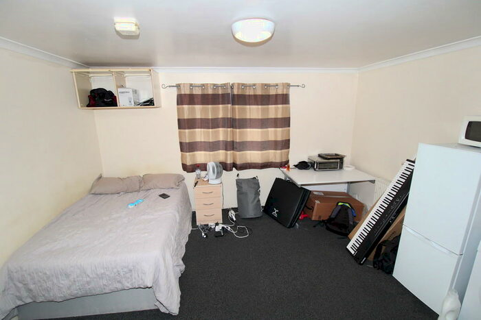 Studio To Rent In Studio, Broadway, CF37