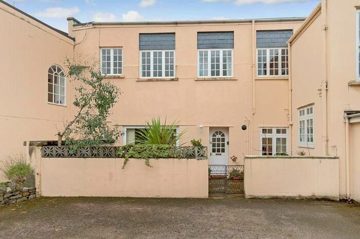 2 Bedroom Flat To Rent In Seymour Court, Totnes, Devon, TQ9