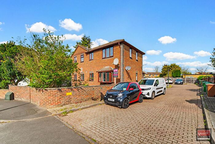 2 Bedroom Maisonette For Sale In Wellington Court, Ashford, TW15