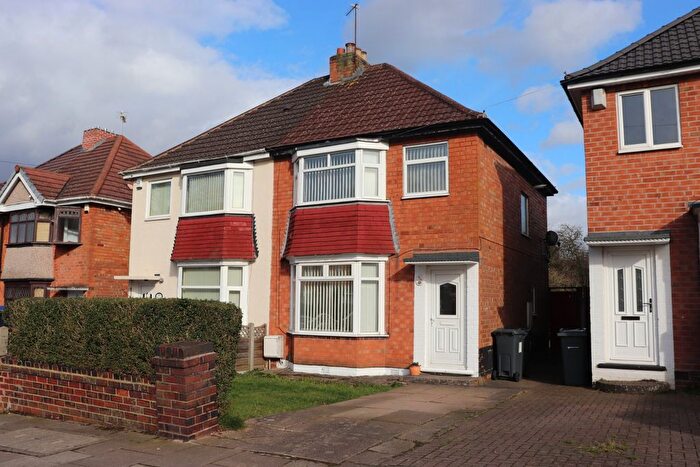 3 Bedroom Semi-detached House To Rent In Edenhurst Road, Birmingham, West Midlands, B31