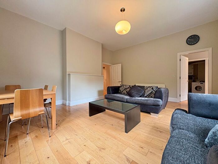 2 Bedroom Flat To Rent In Holmefield House, North Hill Road, Headingley, Leeds, LS6