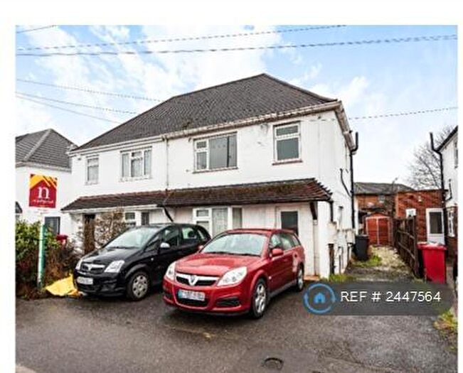 2 Bedroom Maisonette To Rent In Bath Road, Slough, SL1