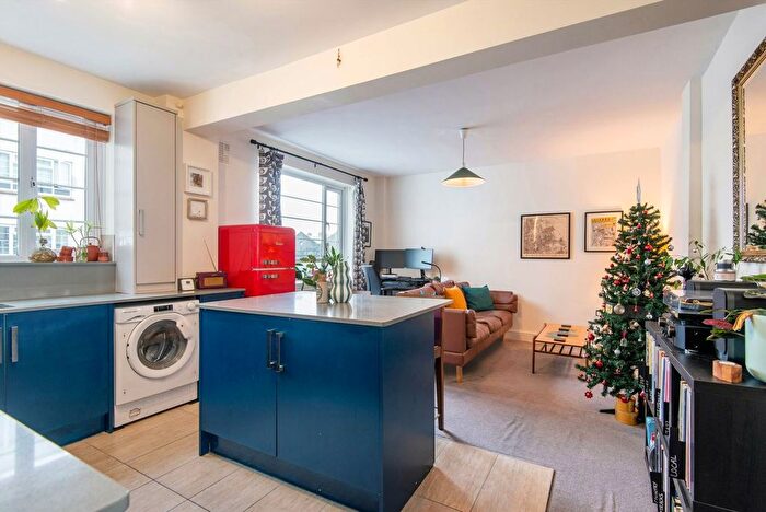 1 Bedroom Flat For Sale In Upper Clapton Road, Clapton, E5