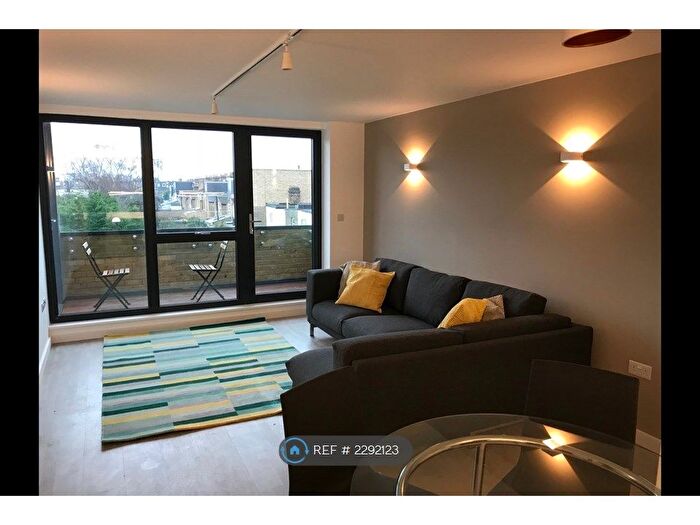 2 Bedroom Flat To Rent In Garfield Road, London, SW19