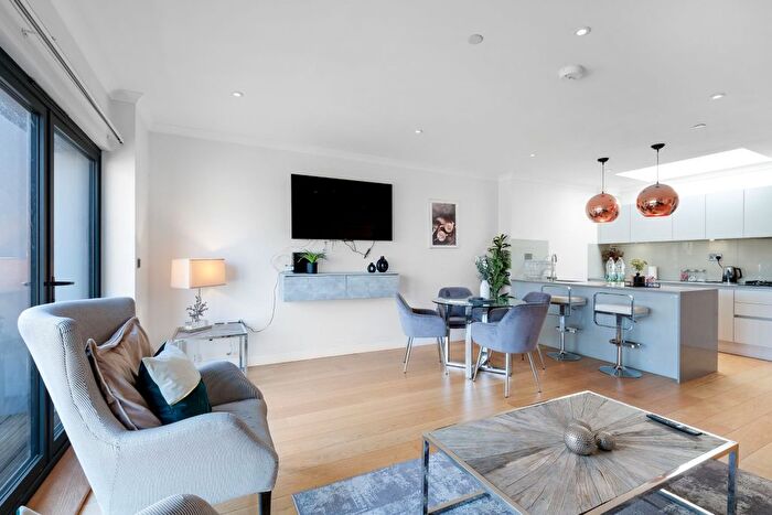 2 Bedroom Flat To Rent In High Street, Brentford, TW8