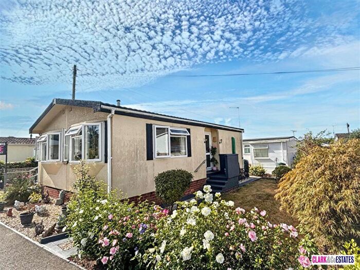 2 Bedroom Park Home For Sale In Second Avenue, Newport Park, Topsham, EX2