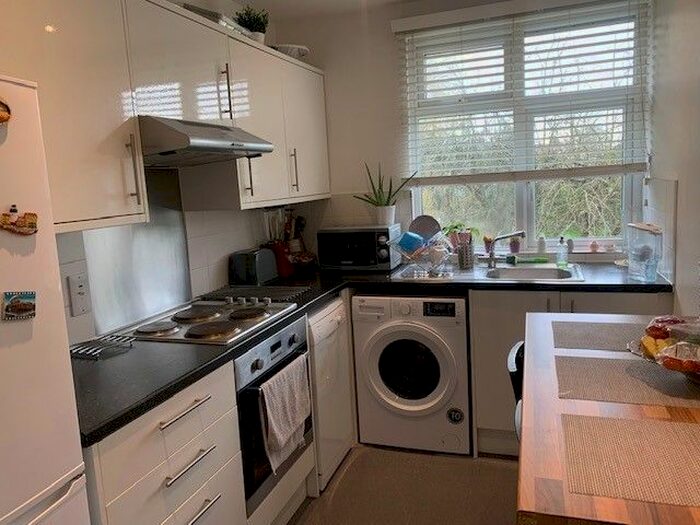 2 Bedroom Flat To Rent In Headstone Lane, Harrow, HA2